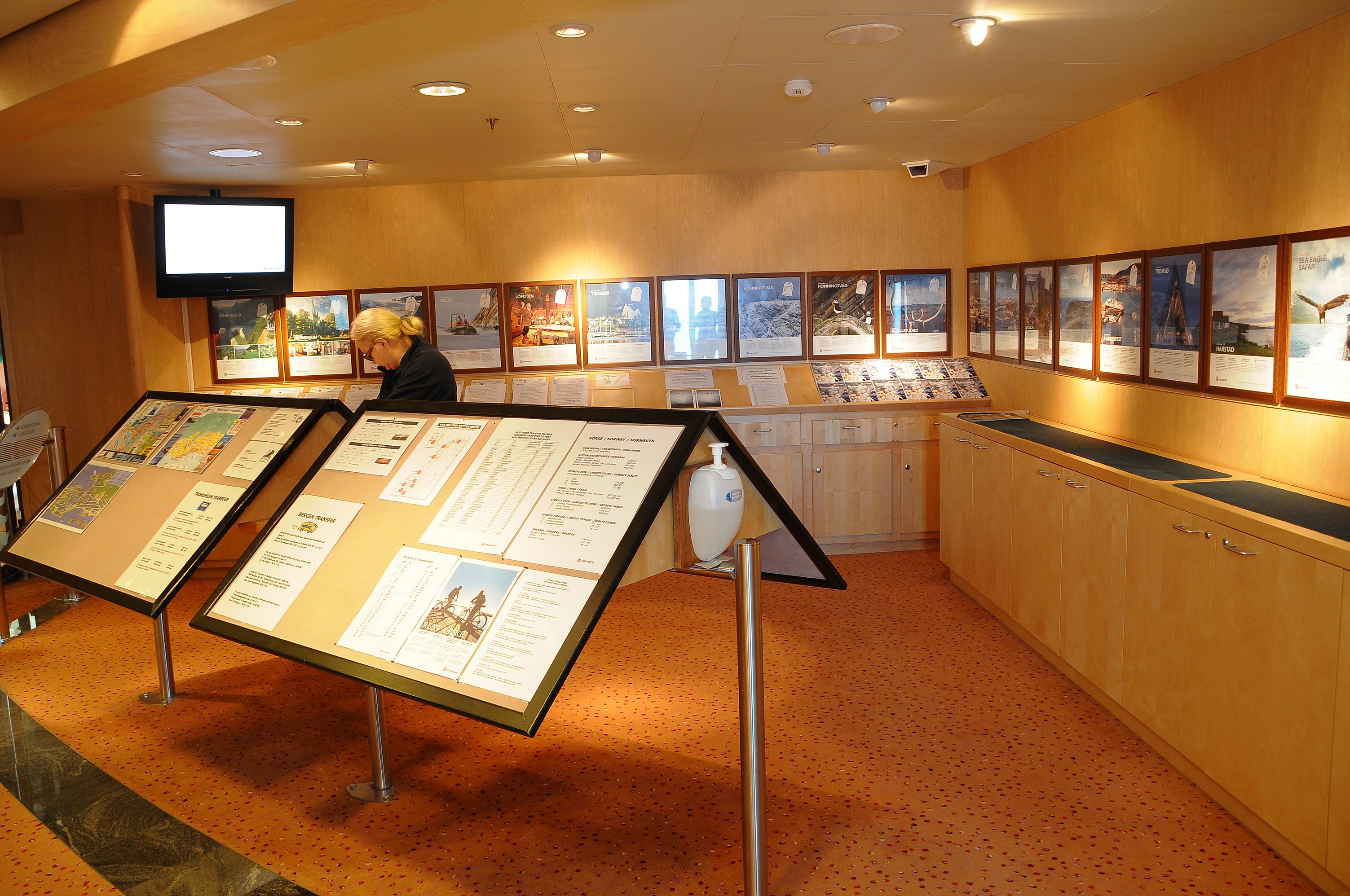 MS Midnatsol Infozentrum